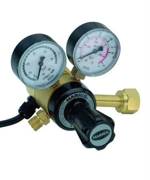 CO2 regulator with heater